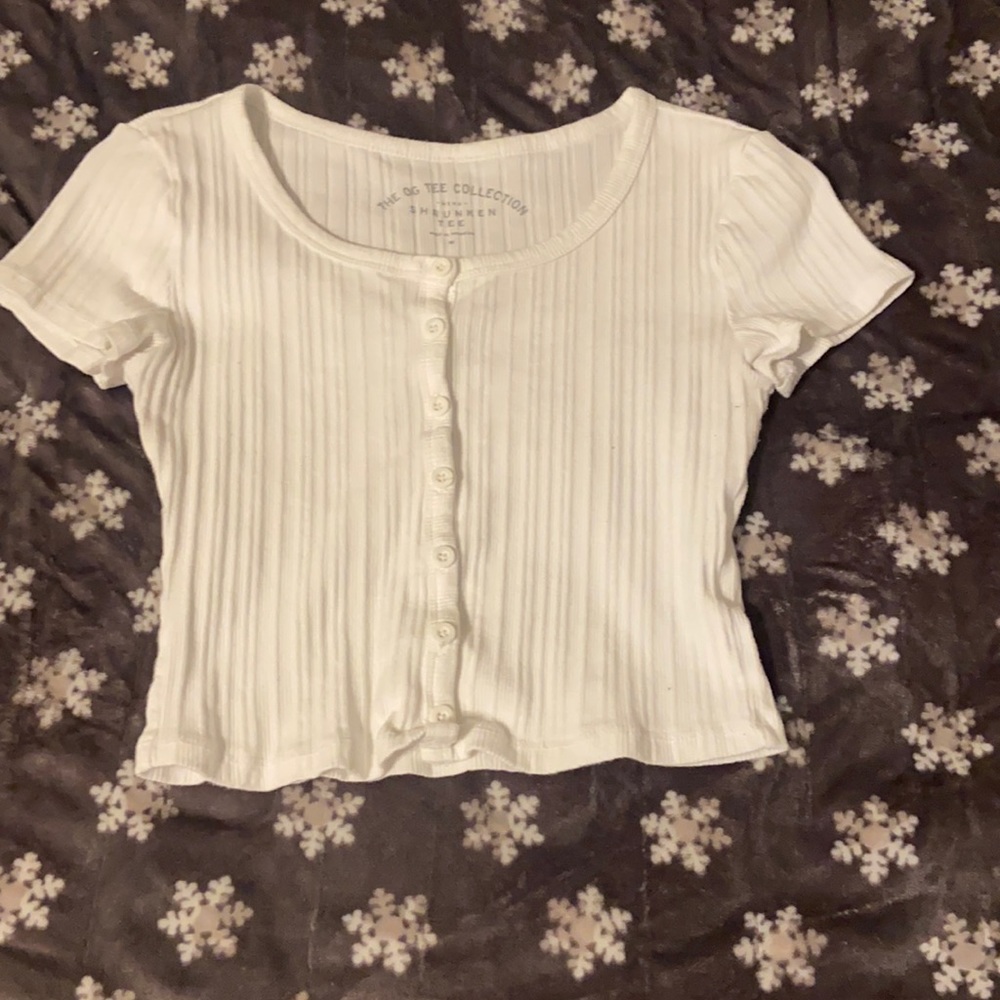 Aero cropped T-shirt with a buttons Down the whole the front